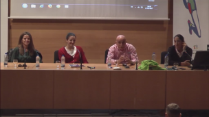 Mesa redonda con invitados