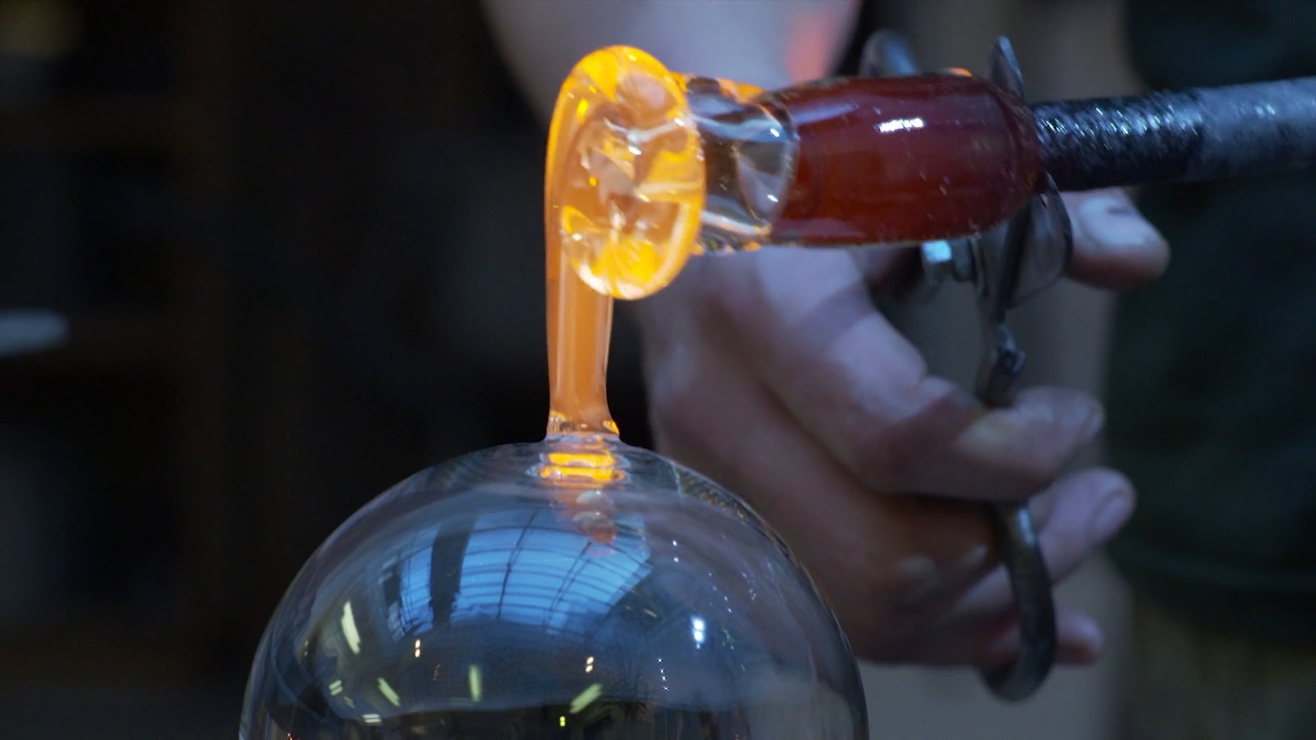 ¿Por qué se puede doblar el cristal a baja temperatura?
