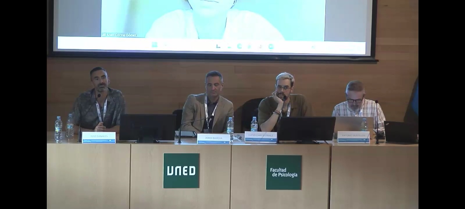 Mesa Redonda 3 . Turno de preguntas