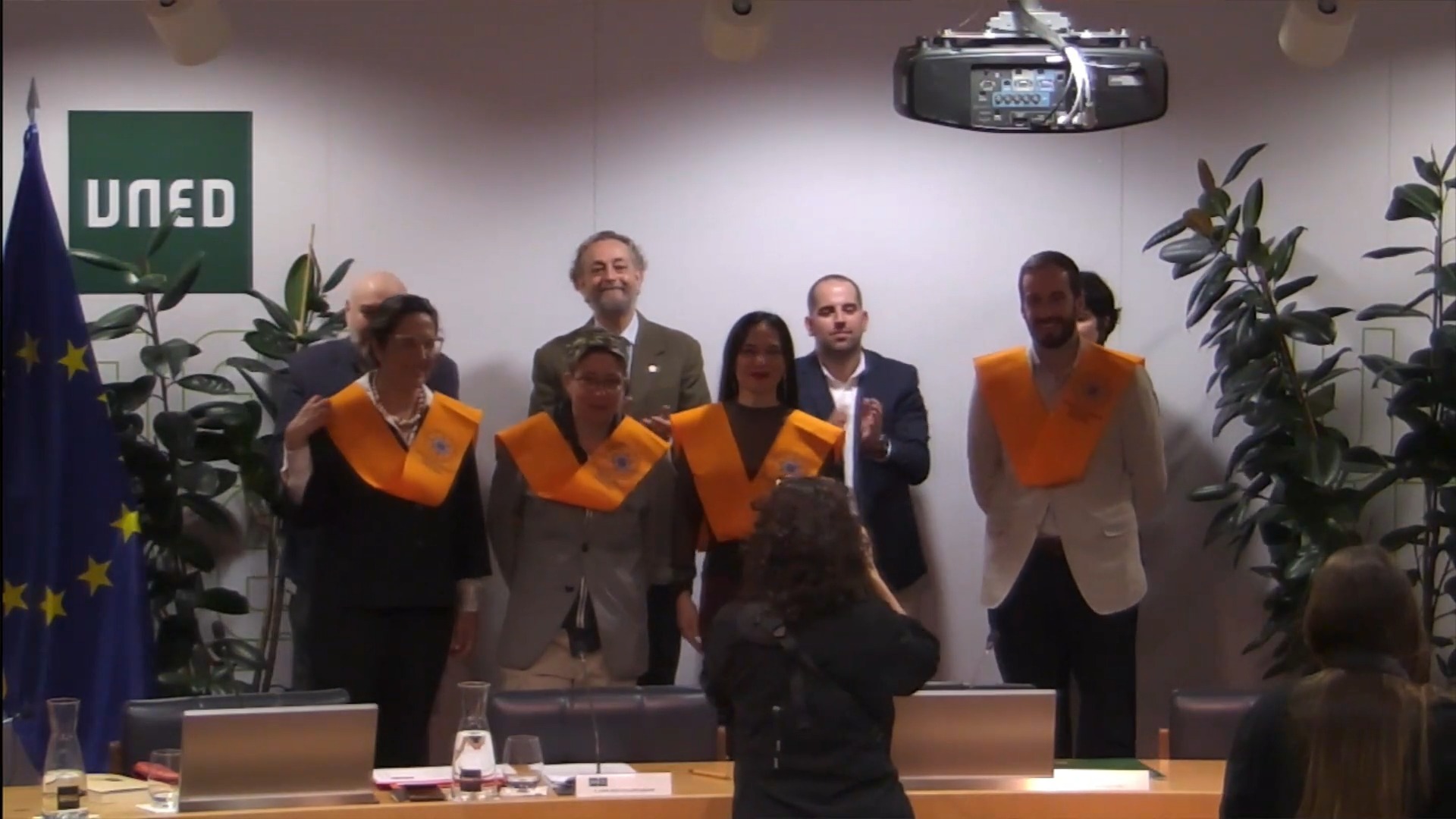 Imposición de las becas a los egresados y premios a los mejores expedientes