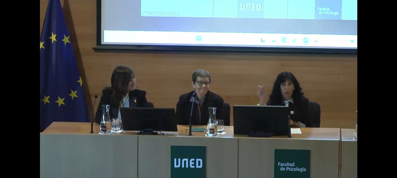 Reconocimiento a Laura Méndez desde los equipos decanales de los que ha formado parte