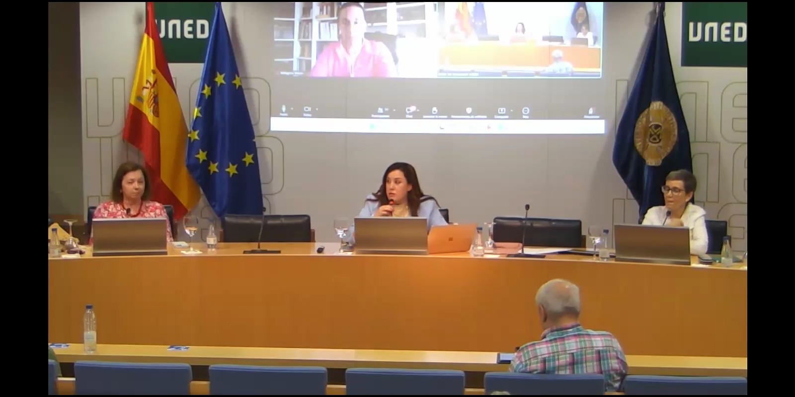 Turno de preguntas de la mesa redonda Tutoría y acompañamiento universitario: Estrategias e  innovación en acción