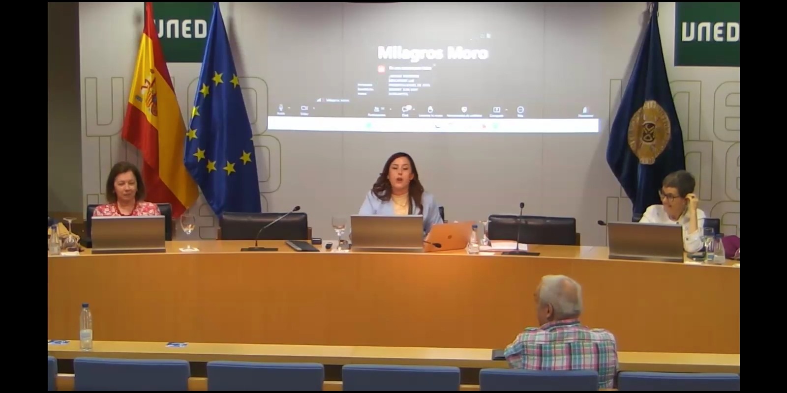 Debate de la mesa redonda tutoría y acompañamiento universitario...