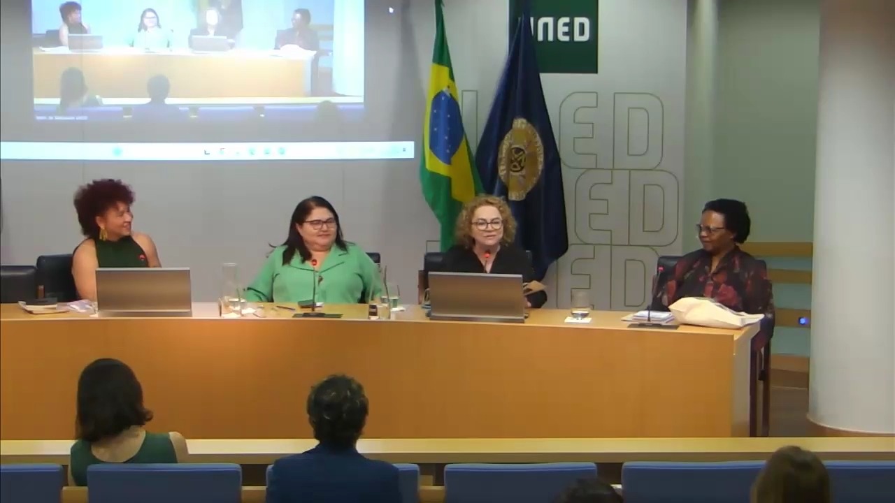 Mesa de escritoras