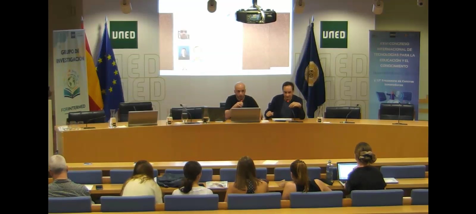Panel de comunicaciones-4. Centros innovadores, buenas prácticas, experiencias, estudios